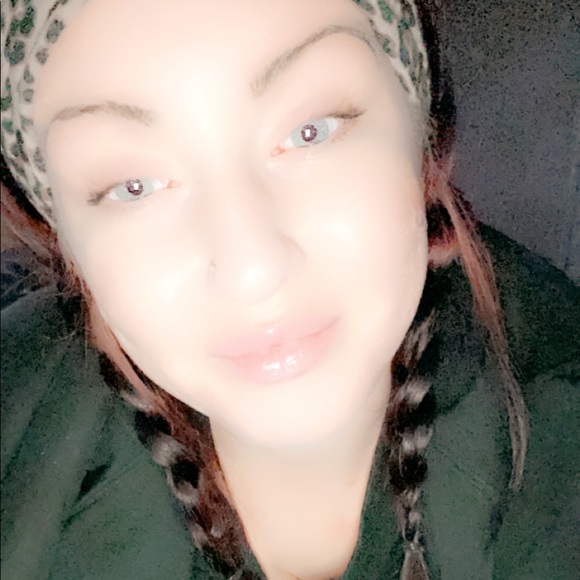 Meet your Posher, Taylor - Picture 1 of 1